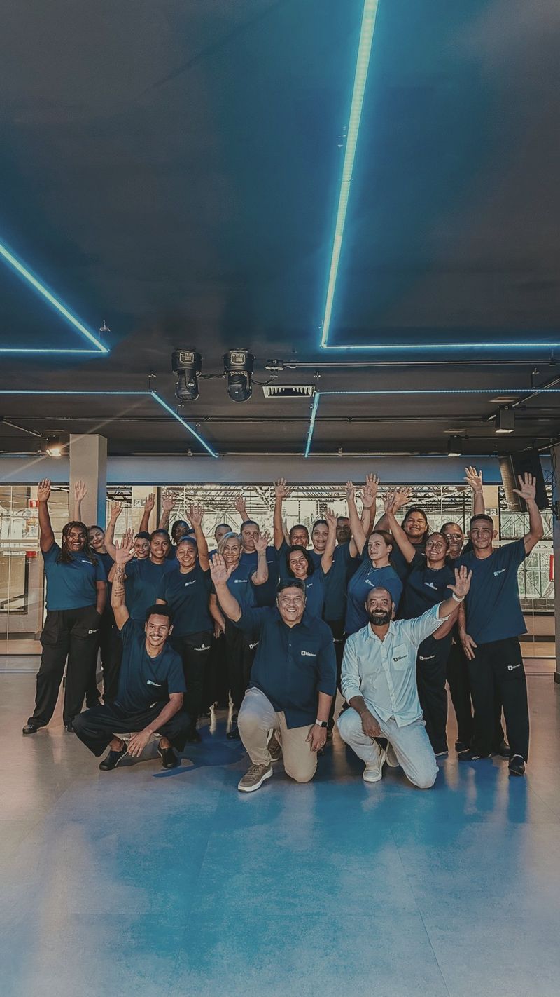 Equipe do Grupo Mais Clean reunida numa academia