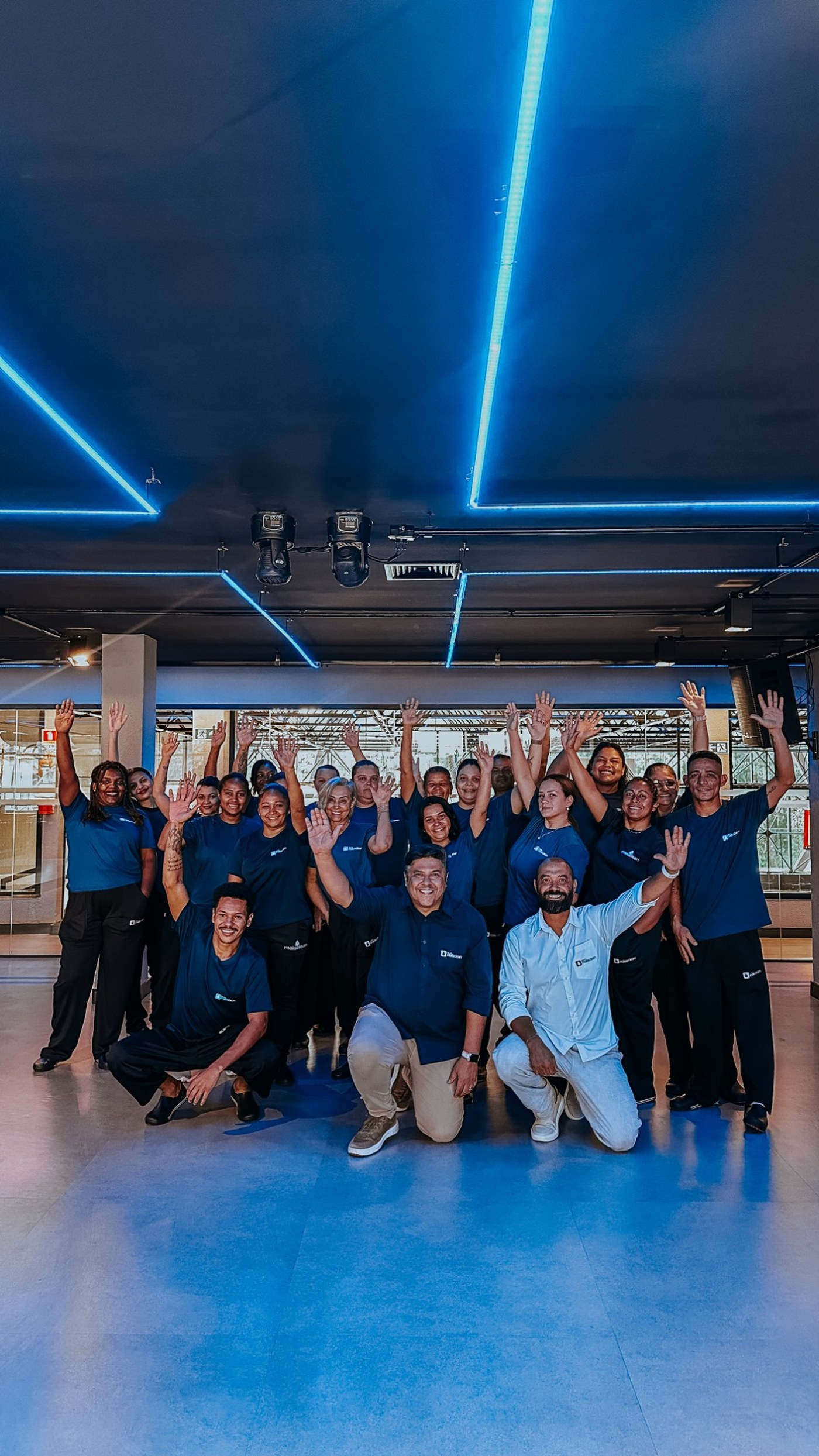 Equipe do Grupo Mais Clean reunida numa academia